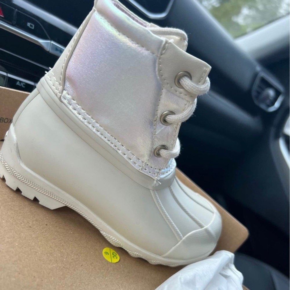 Toddler girls size 8 Sperry boots